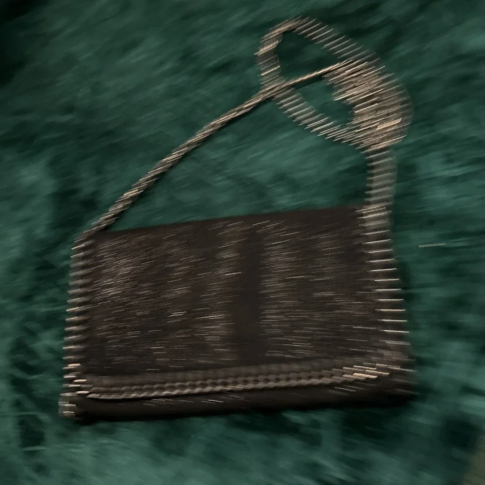 The Unbranded Brand shimmering black